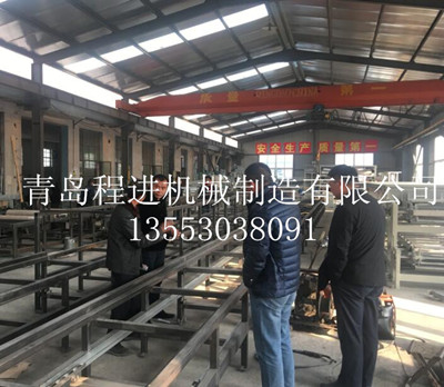 南通客戶(hù)車(chē)間查看乳膠枕頭生產(chǎn)線制作過(guò)程